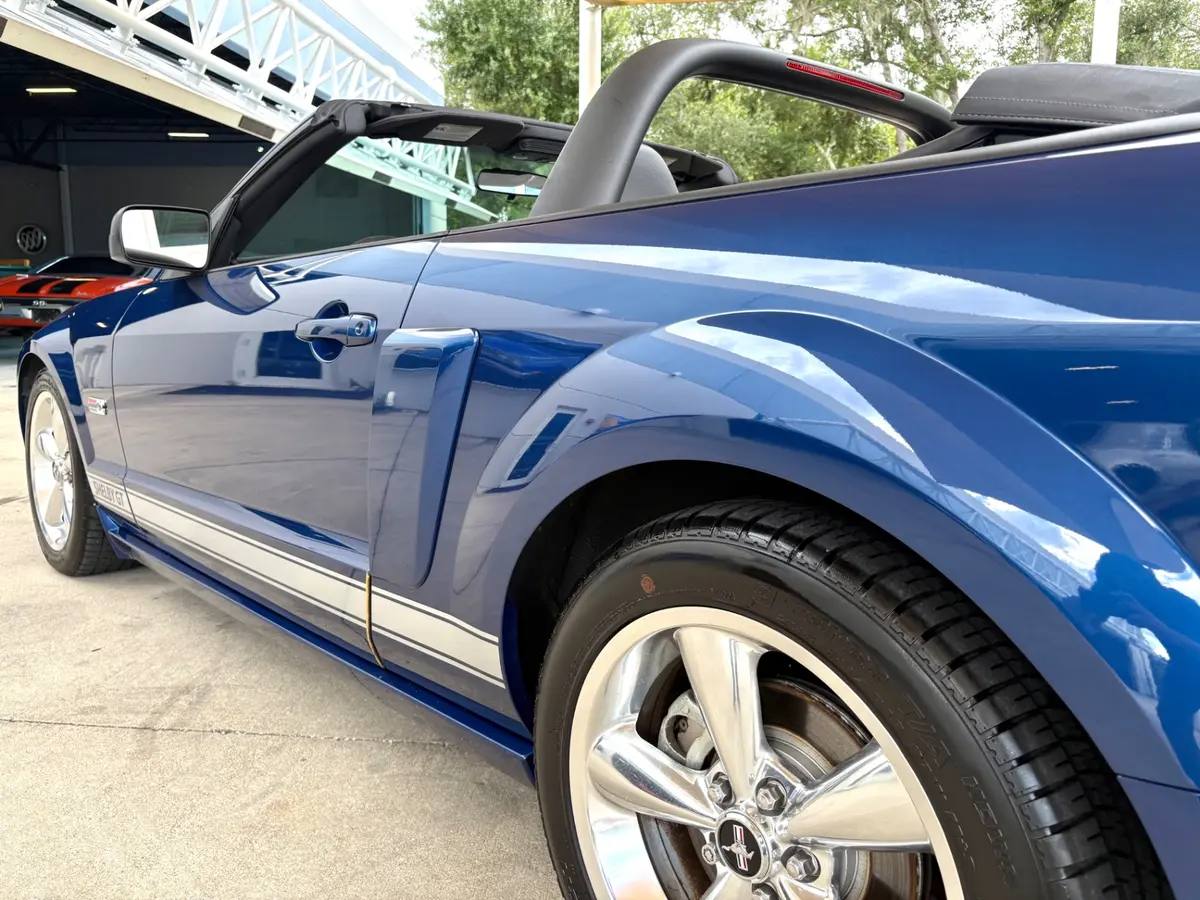 Vehicle photo 14