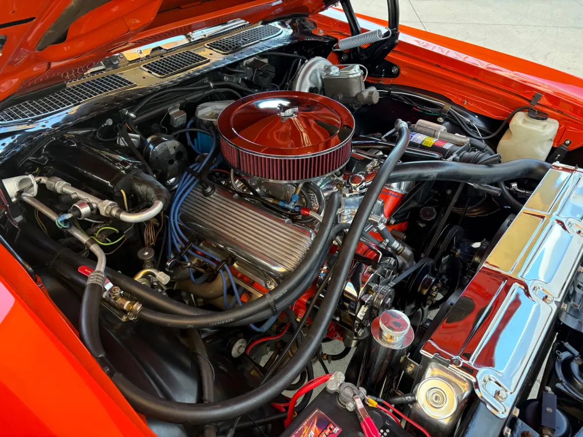 Vehicle photo 28