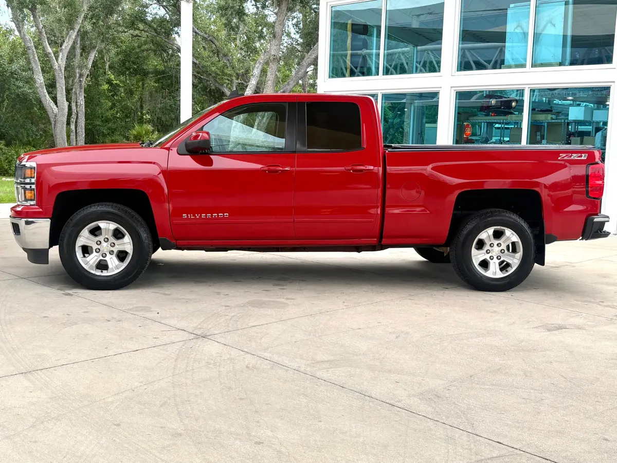 Vehicle photo 10