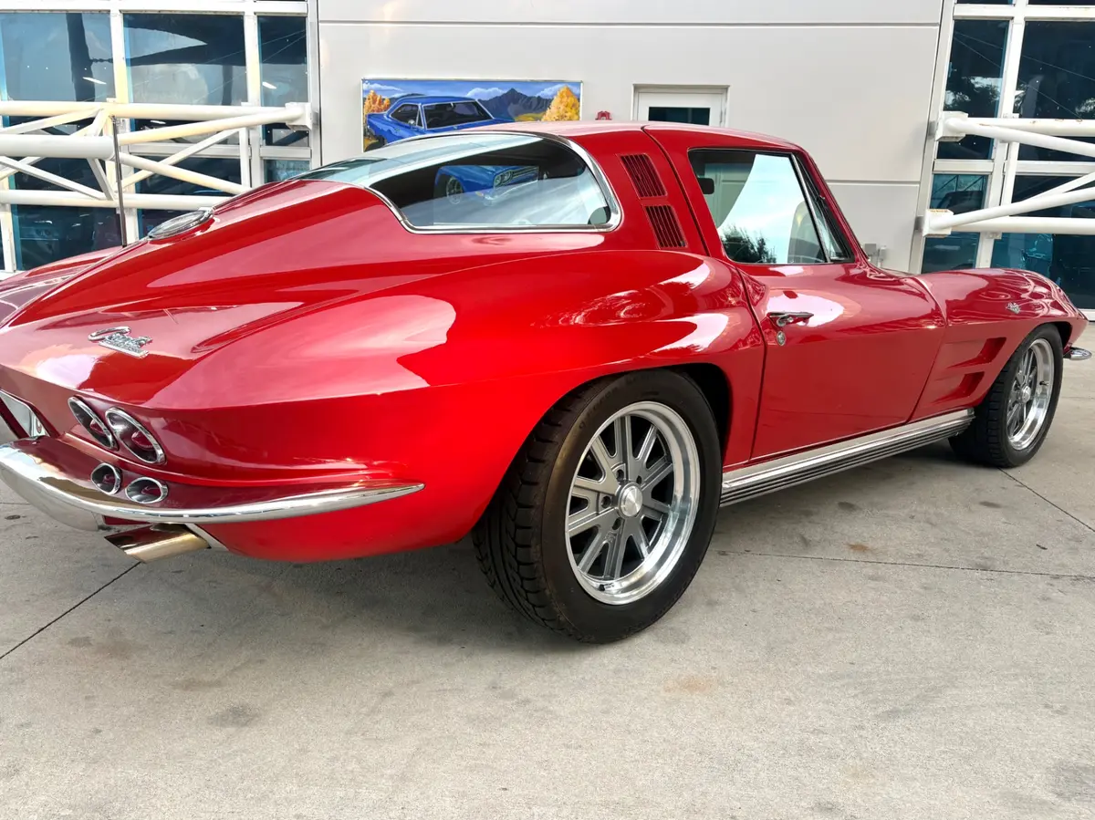 Vehicle photo 16
