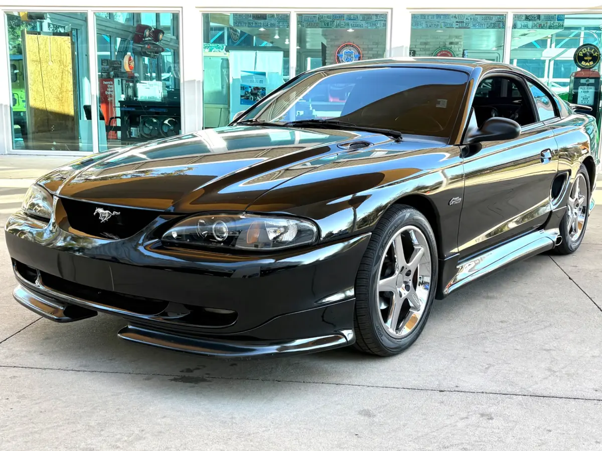 Vehicle photo 12