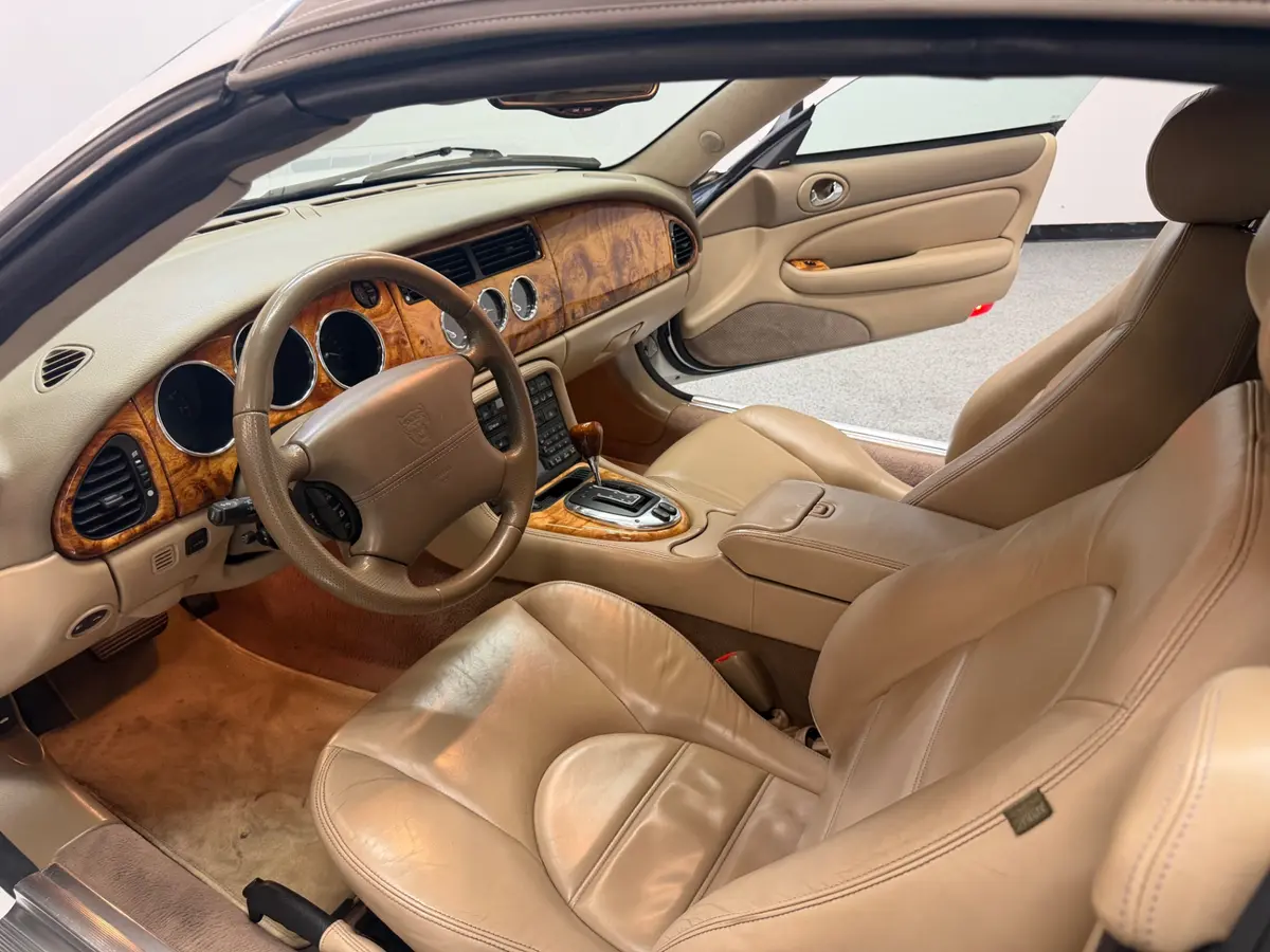 Vehicle photo 20
