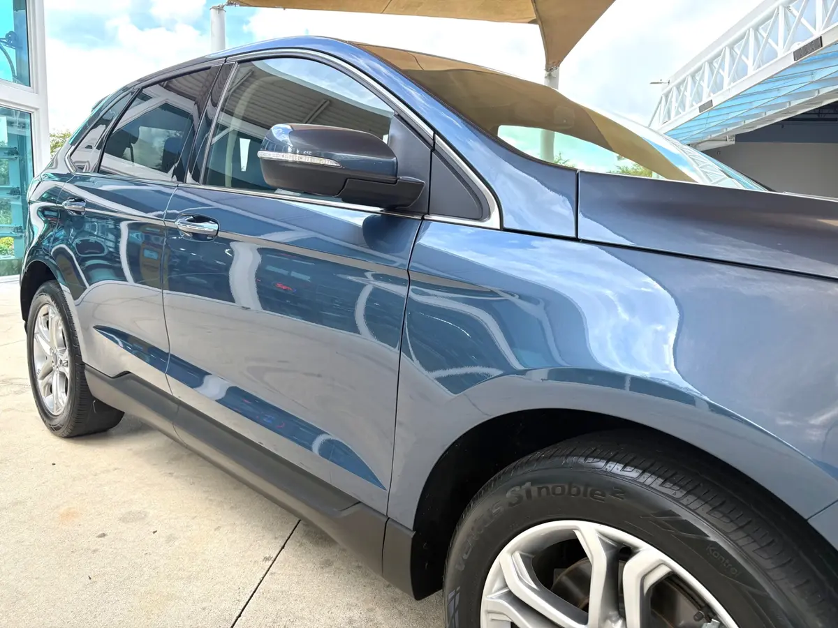Vehicle photo 19
