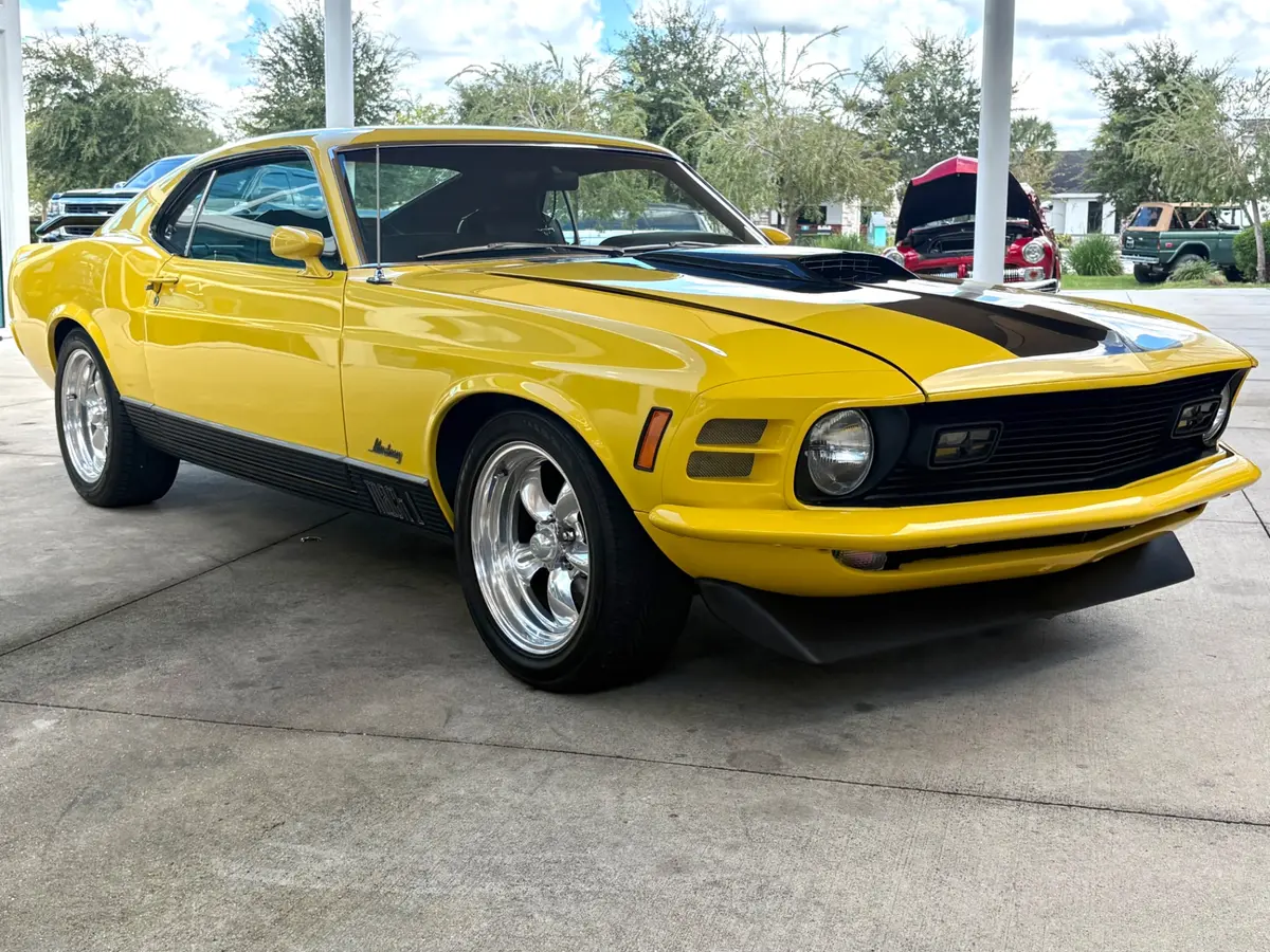 Vehicle photo 4