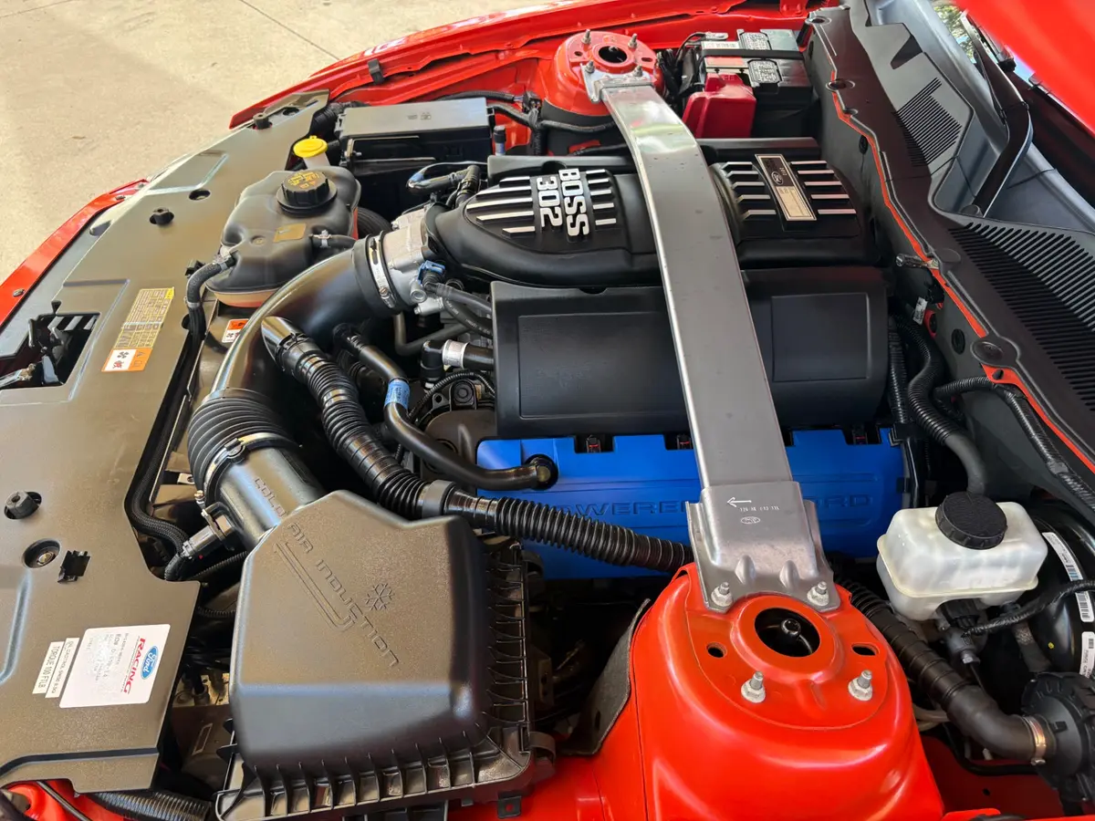 Vehicle photo 30