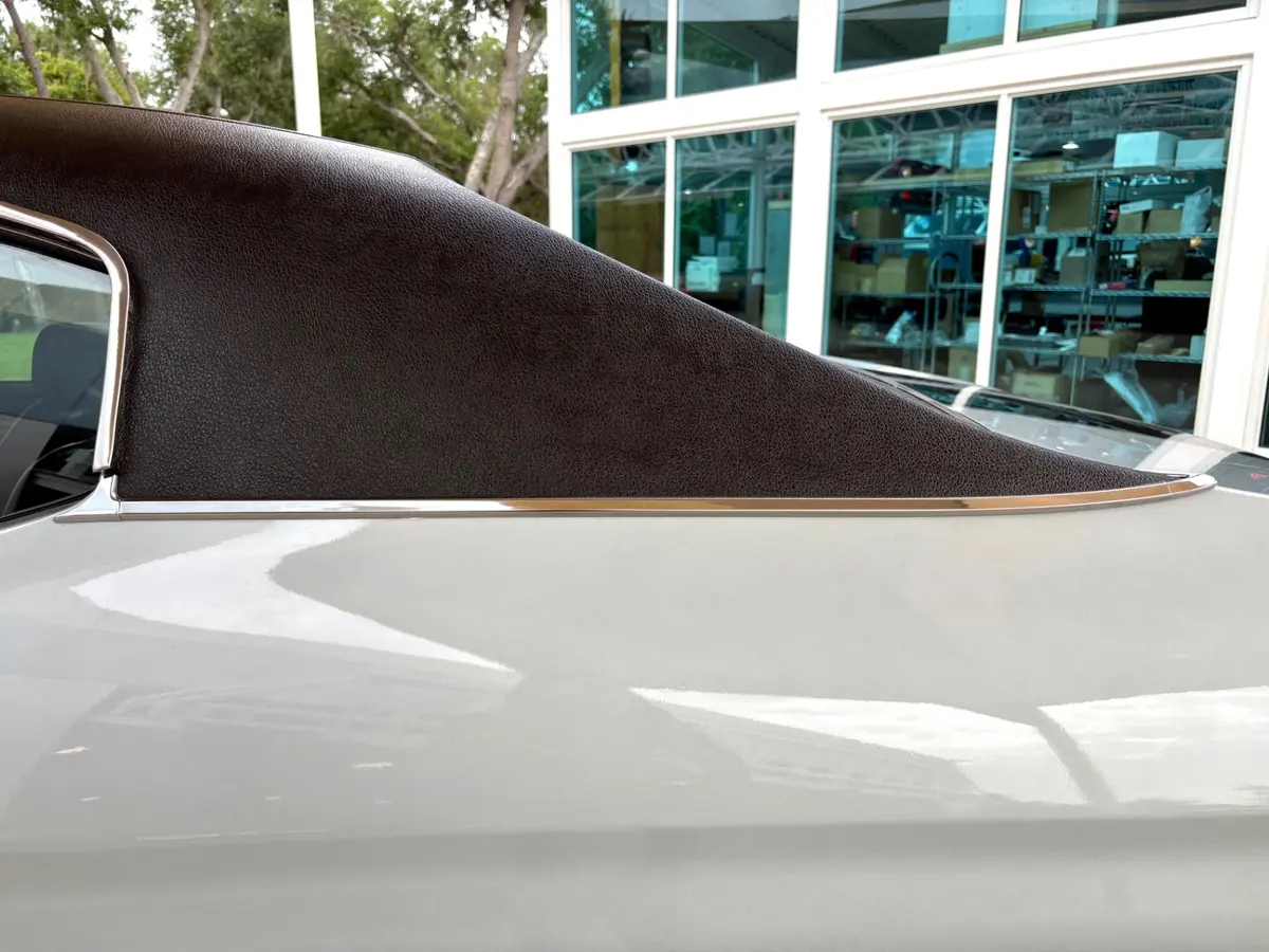 Vehicle photo 21
