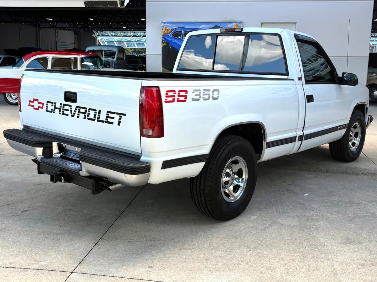 Vehicle photo 6