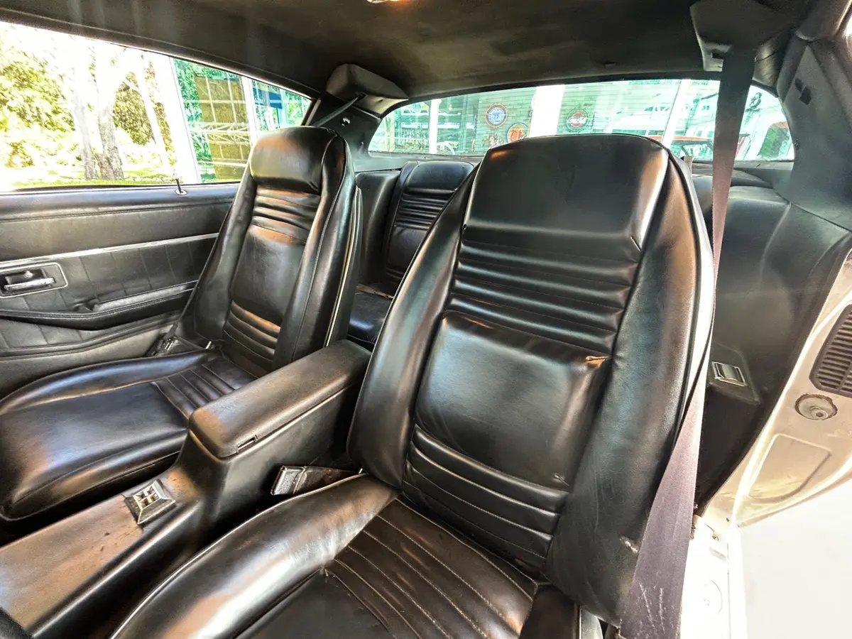 Vehicle photo 23