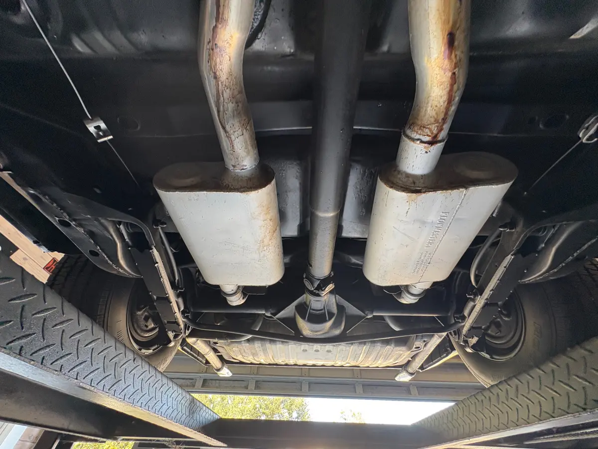 Vehicle photo 121