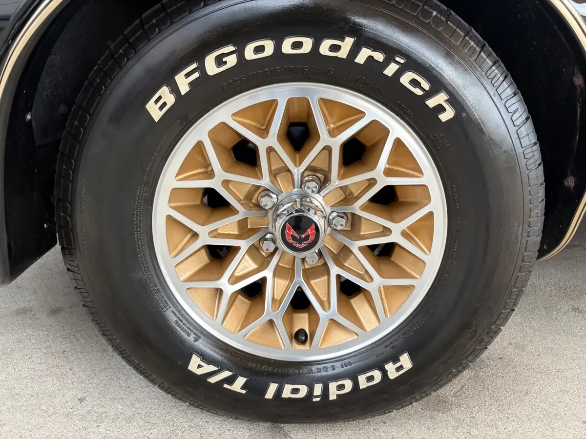Vehicle photo 31