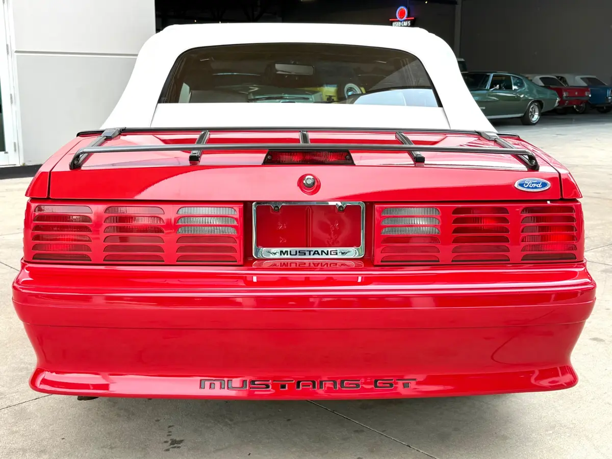 Vehicle photo 23