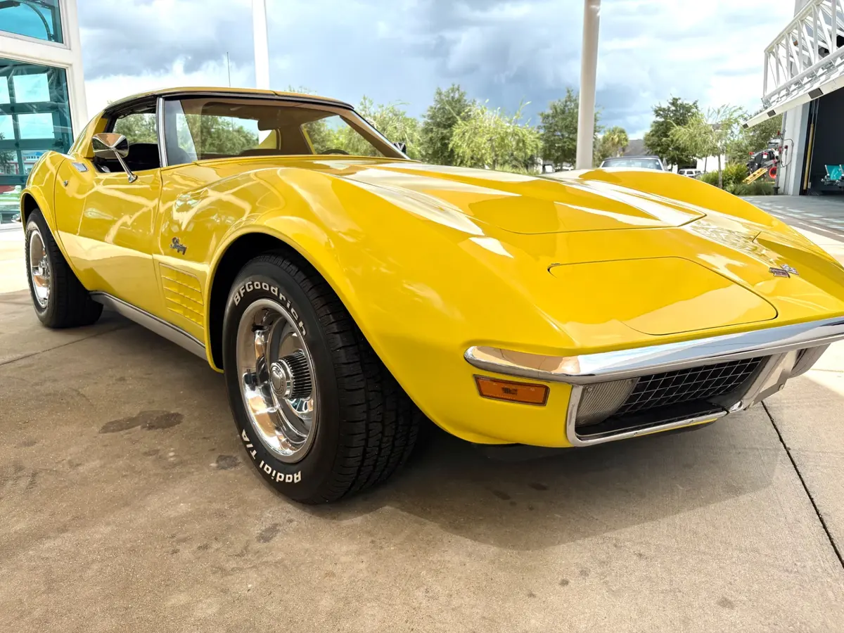 Vehicle photo 19