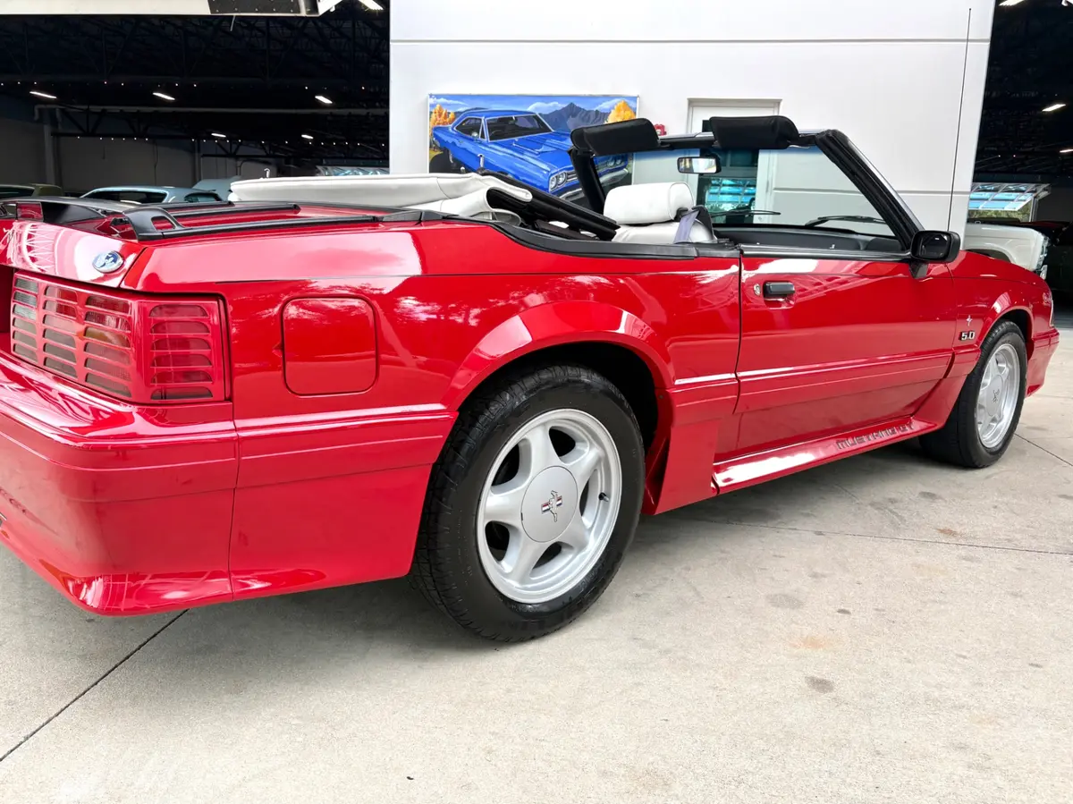 Vehicle photo 16