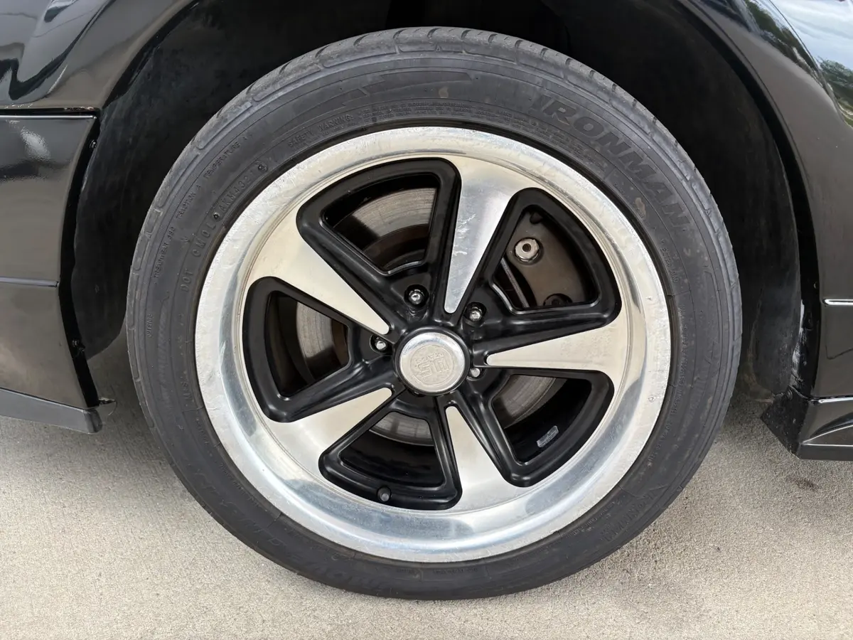Vehicle photo 21