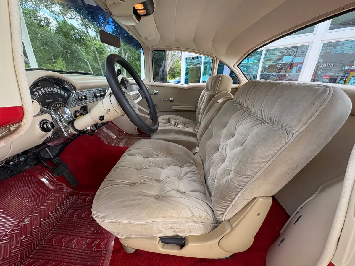 Vehicle photo 30