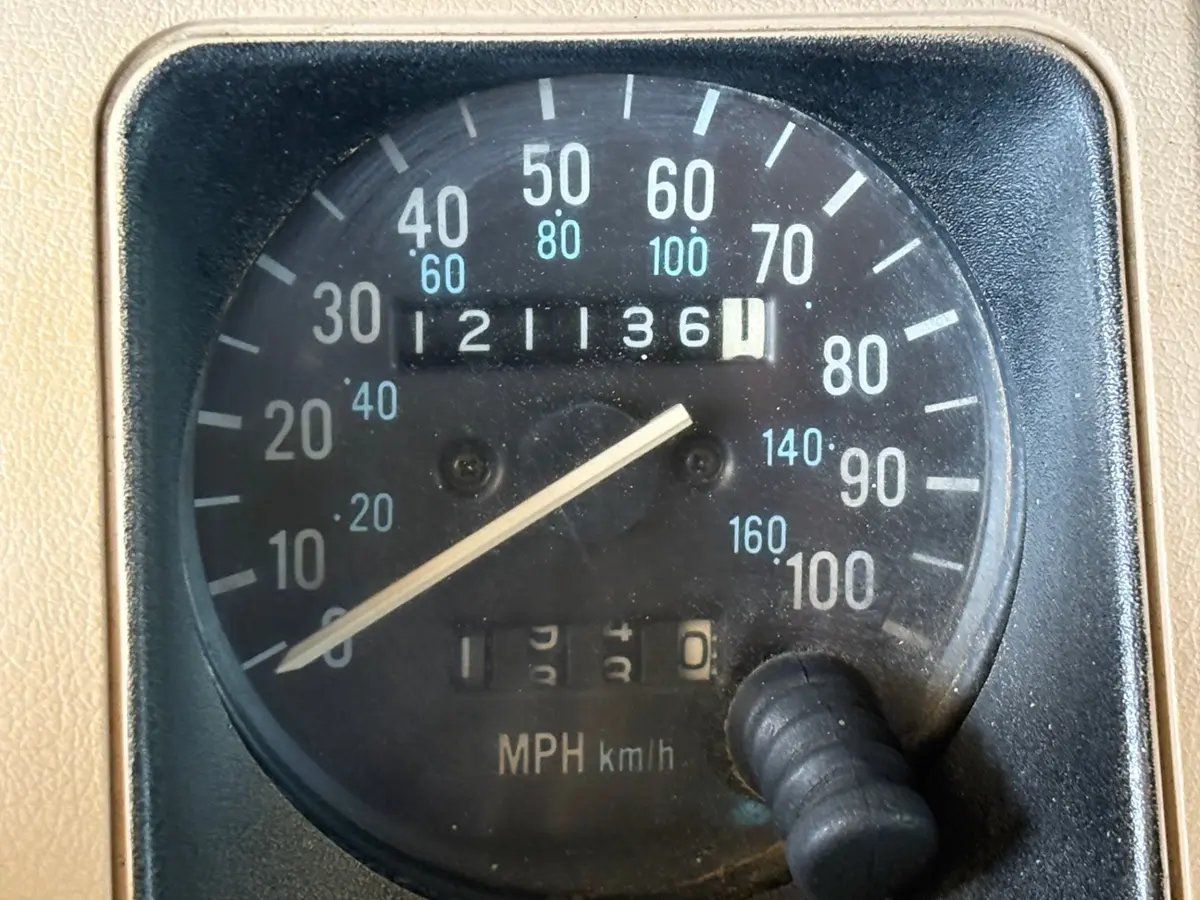 Vehicle photo 24