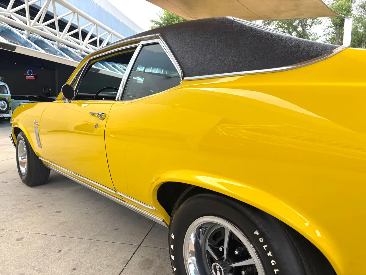 Vehicle photo 14