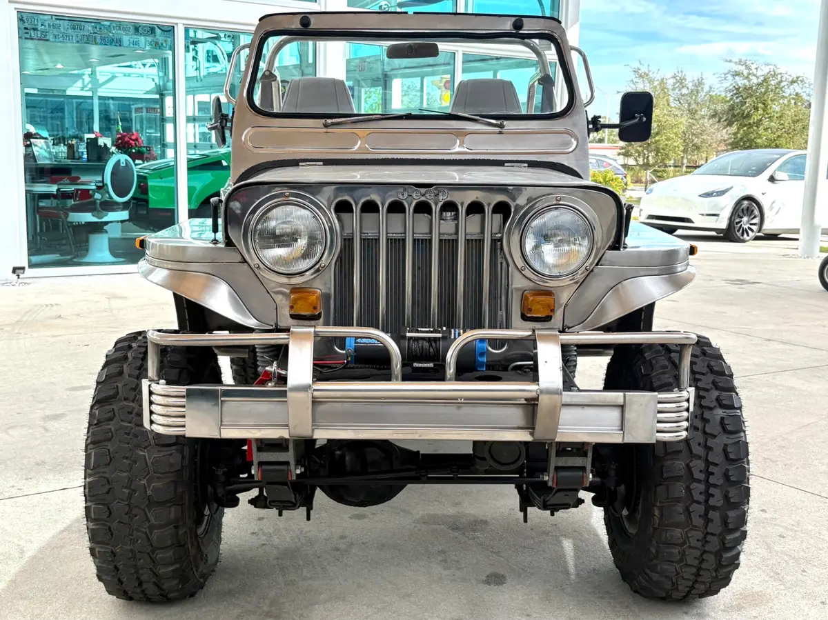 Vehicle photo 2