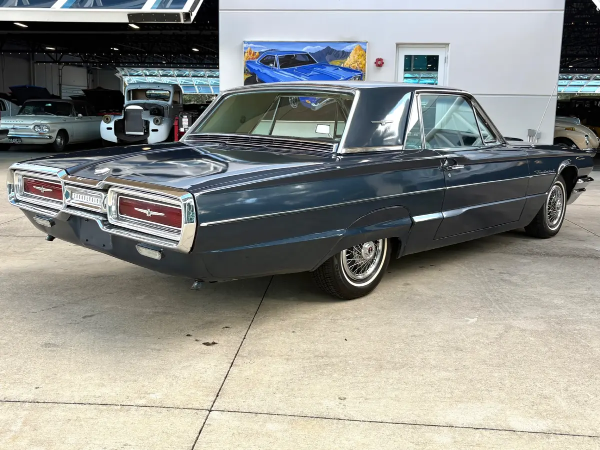 Vehicle photo 6