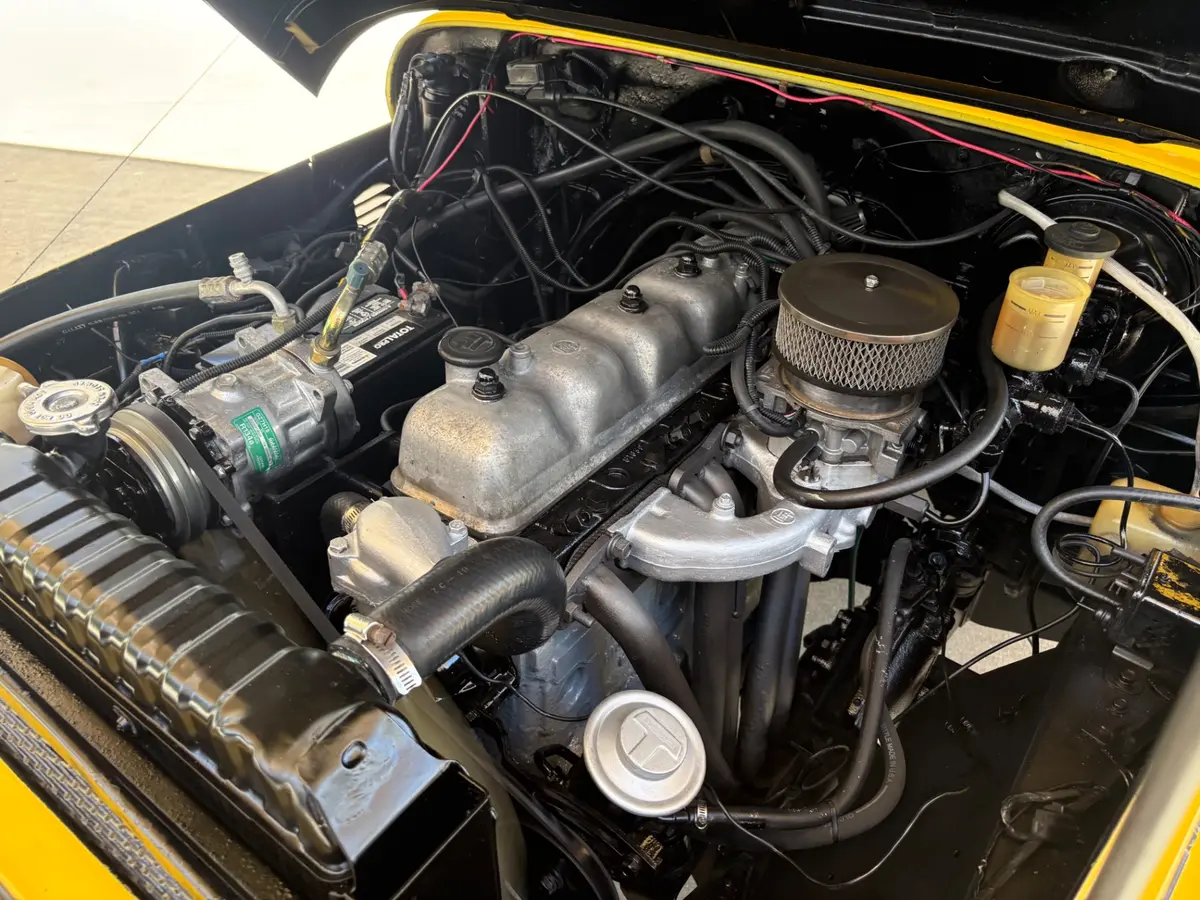 Vehicle photo 28