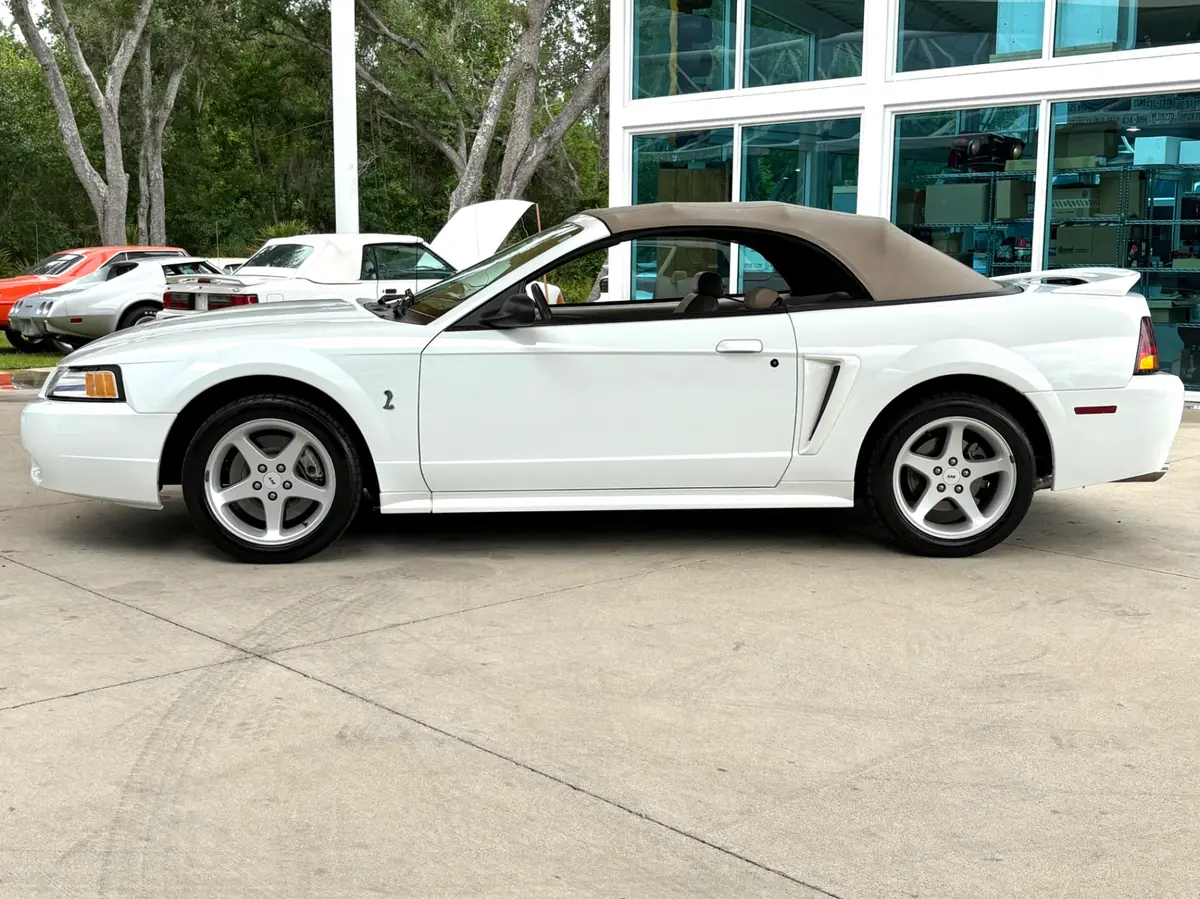 Vehicle photo 24