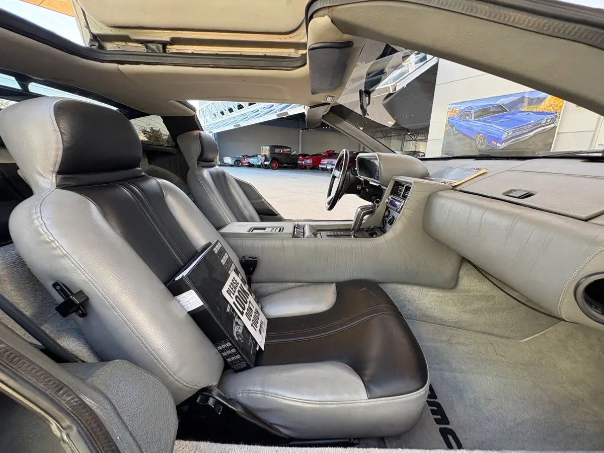 Vehicle photo 48