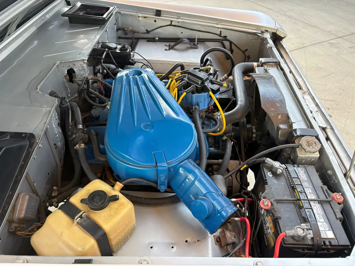 Vehicle photo 25