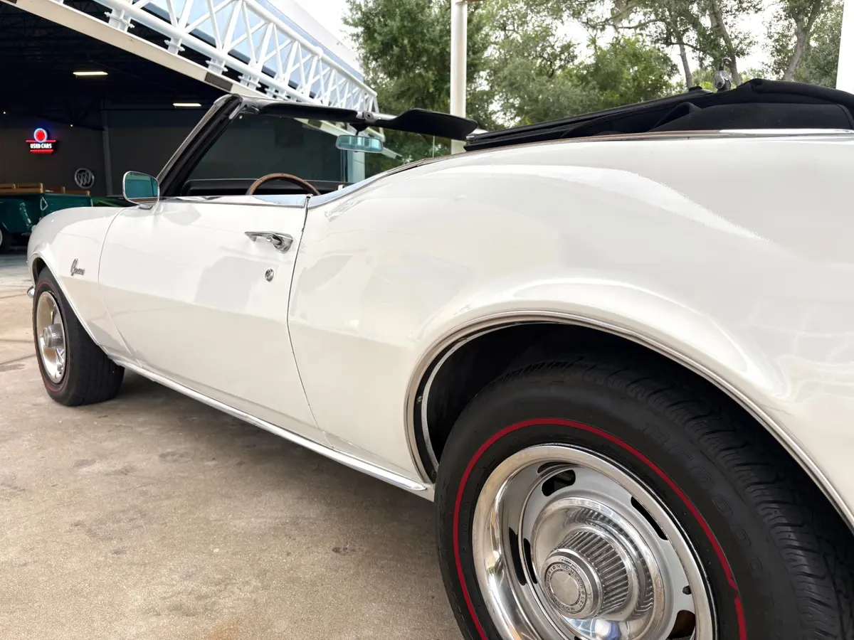 Vehicle photo 14