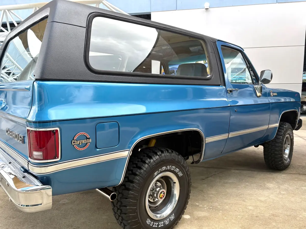 Vehicle photo 15