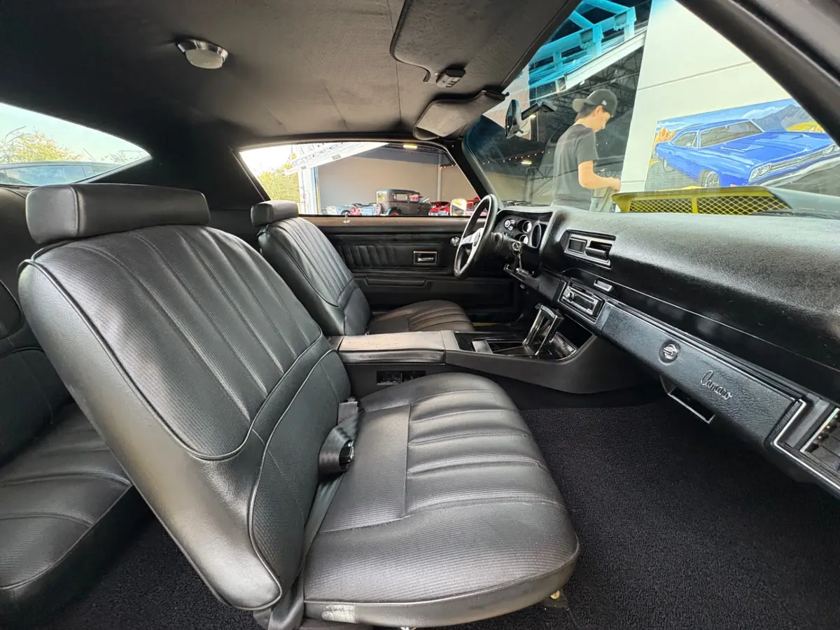 Vehicle photo 37