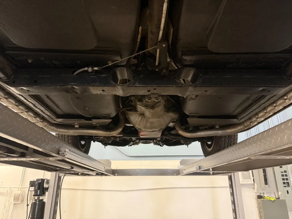 Vehicle photo 54