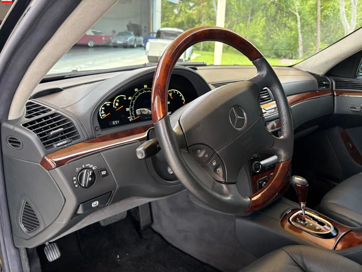 Vehicle photo 31