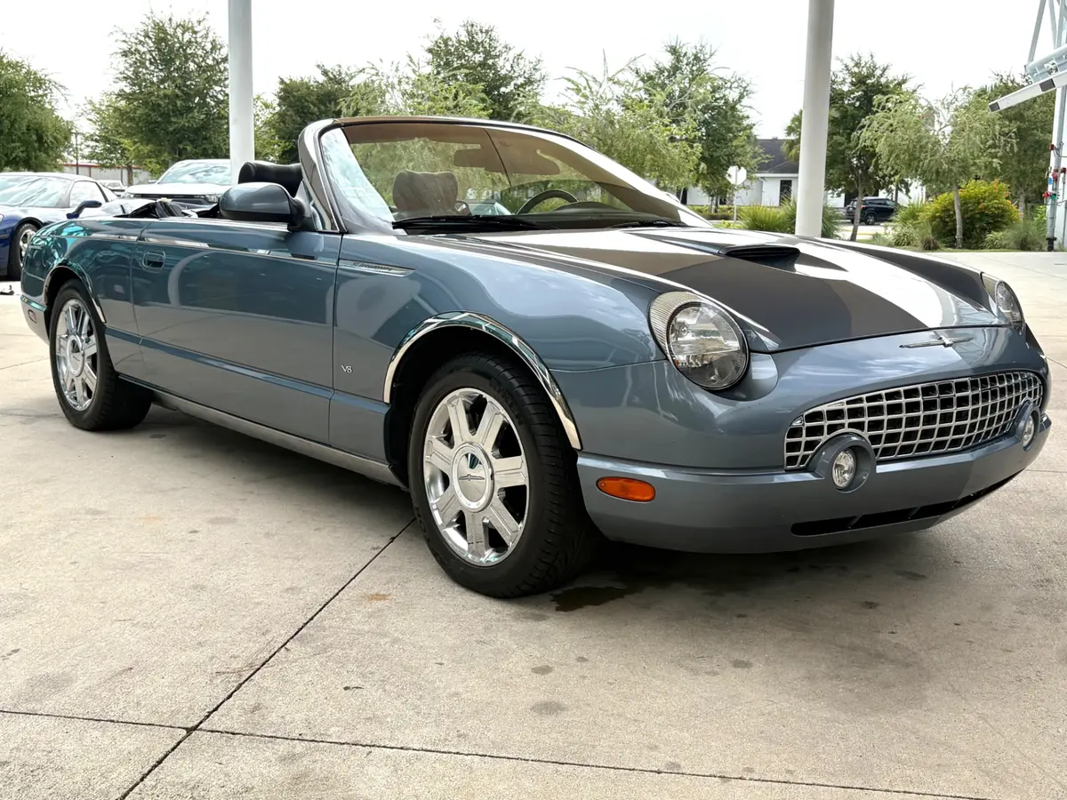 Vehicle photo 4