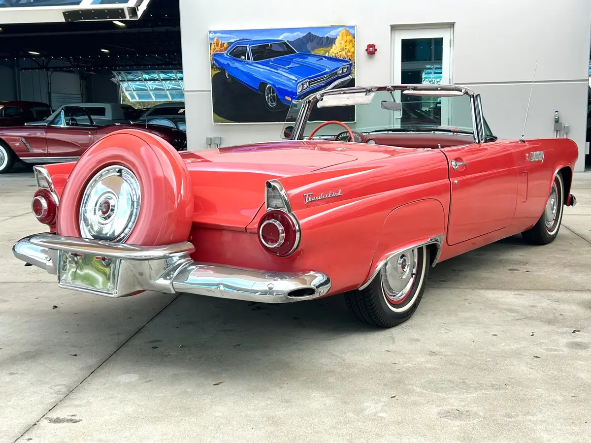 Vehicle photo 5
