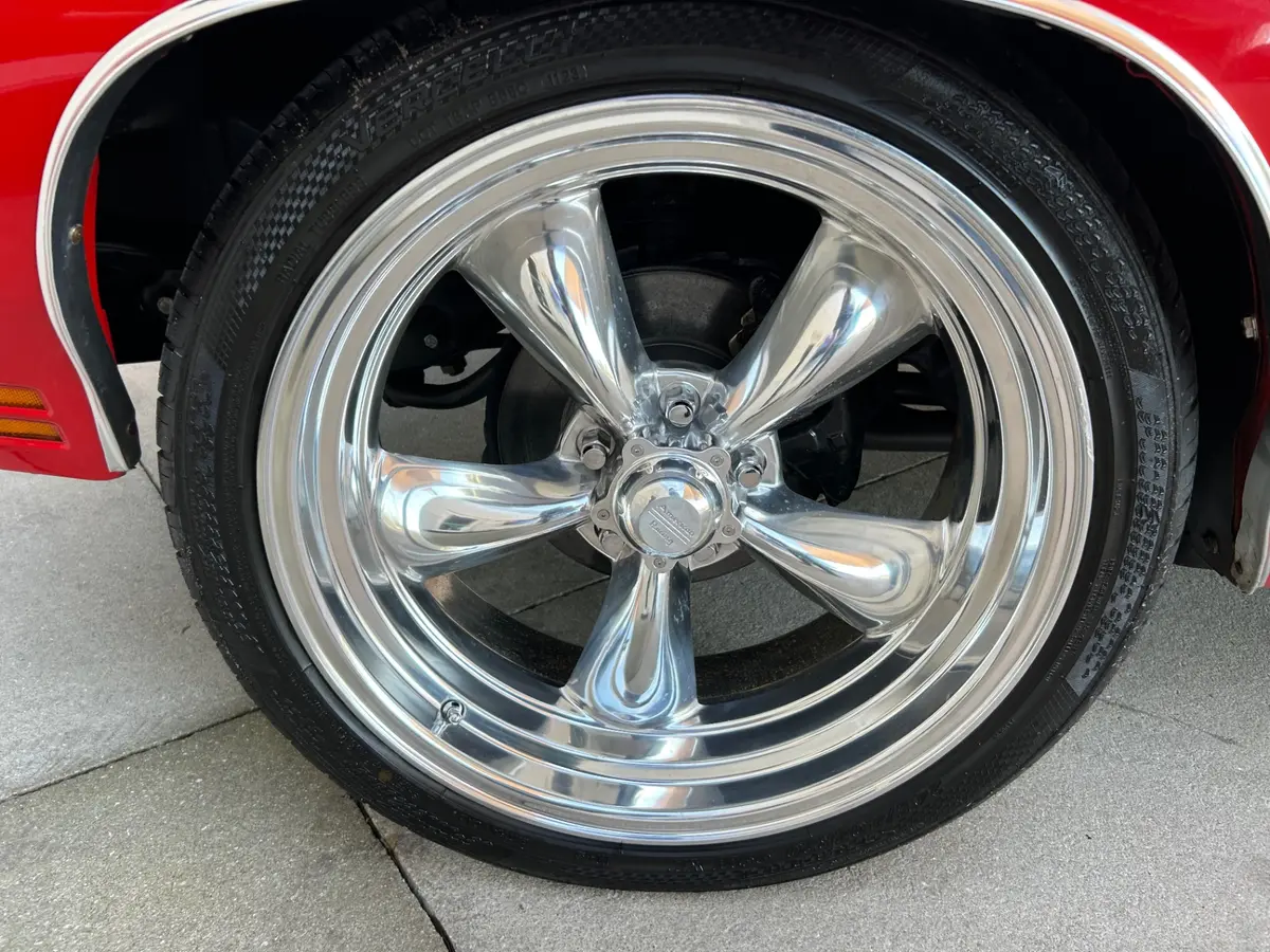 Vehicle photo 18