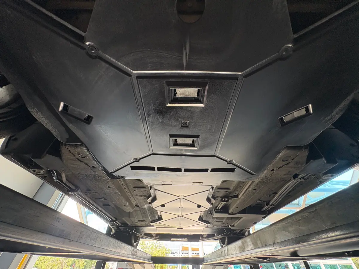 Vehicle photo 52