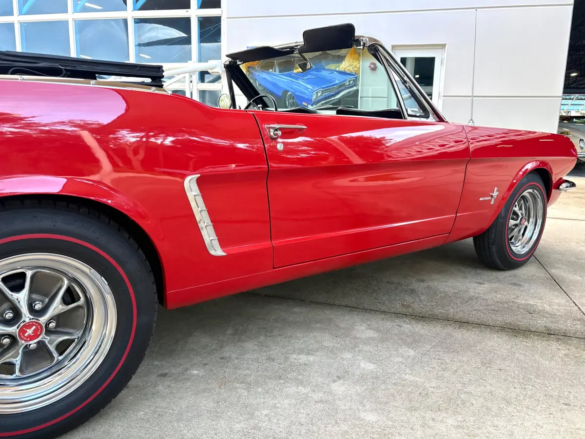 Vehicle photo 17