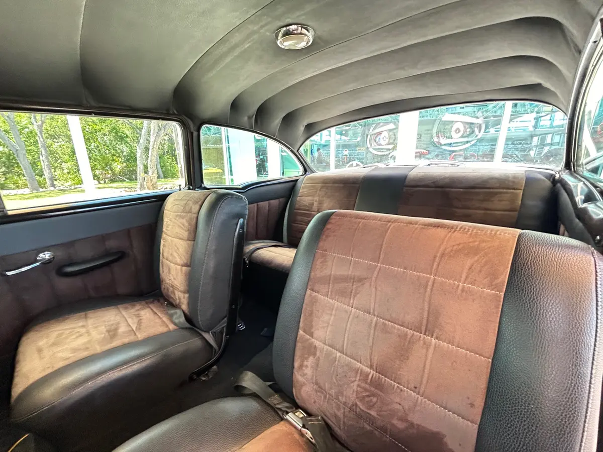 Vehicle photo 21