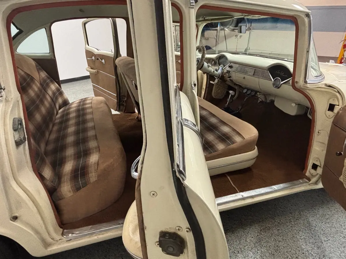 Vehicle photo 35