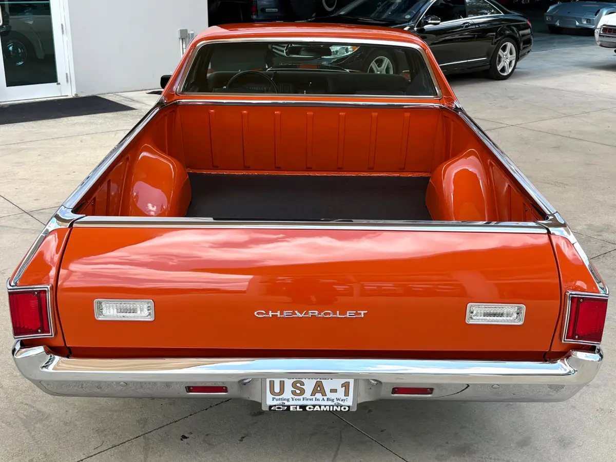 Vehicle photo 8