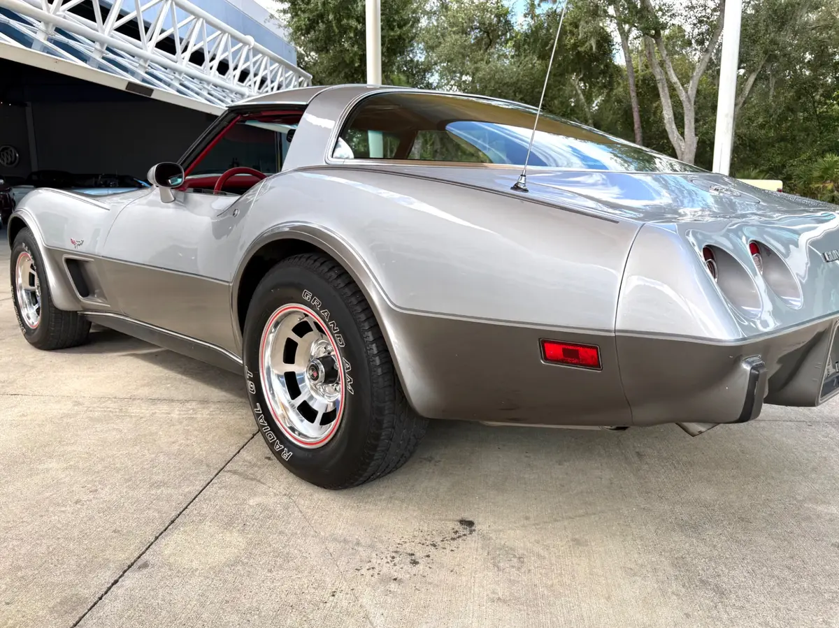 Vehicle photo 15