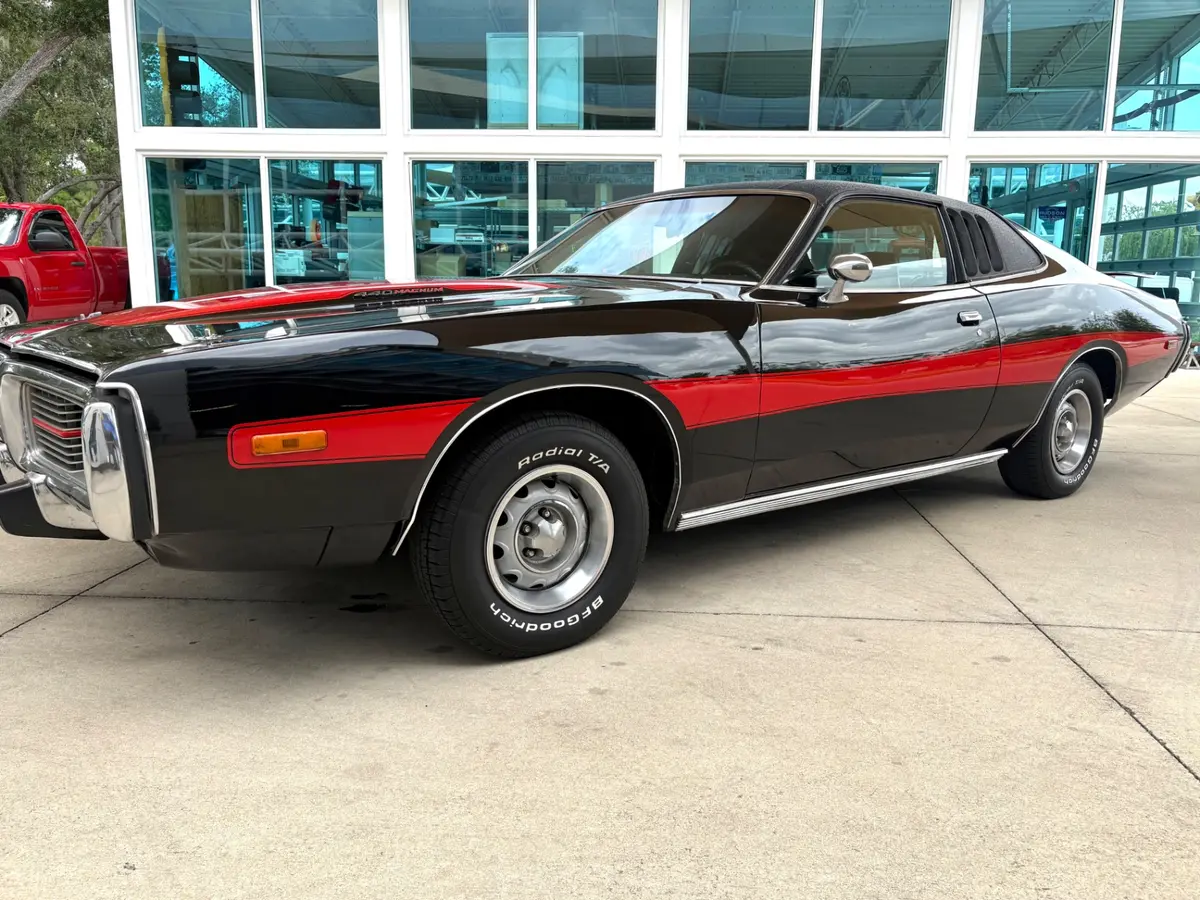 Vehicle photo 12