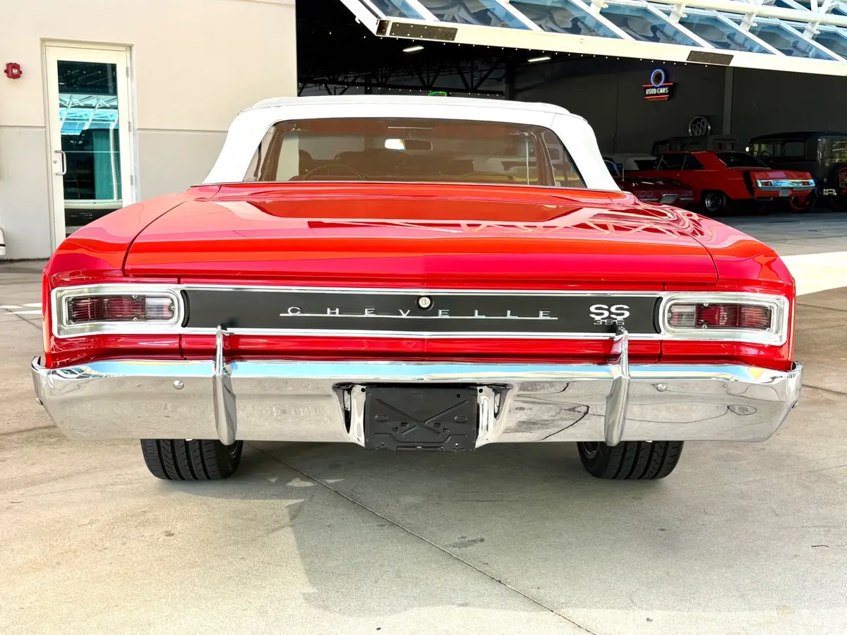 Vehicle photo 22