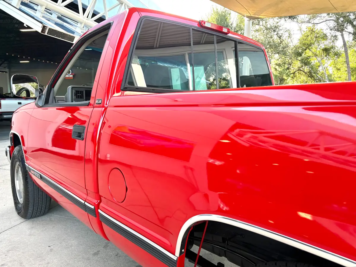 Vehicle photo 14