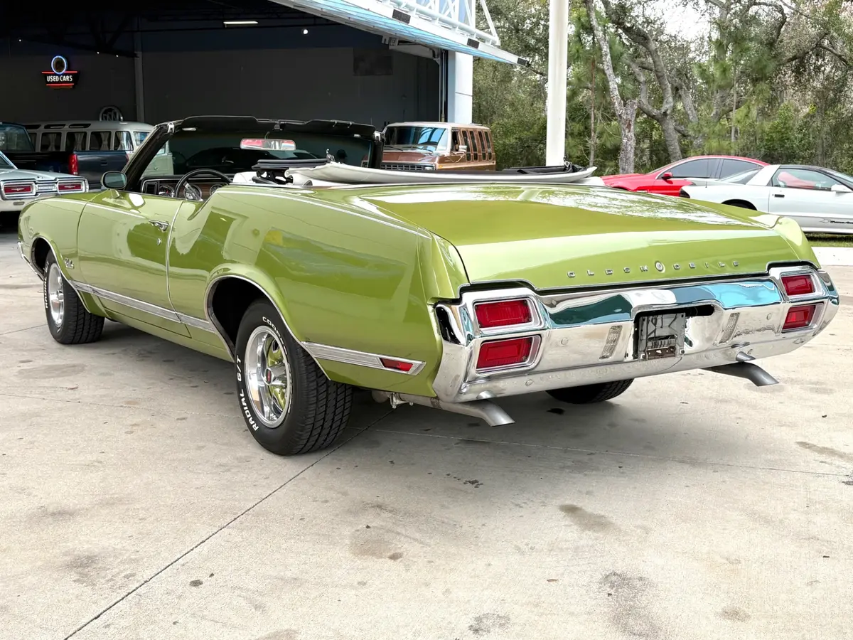 Vehicle photo 9