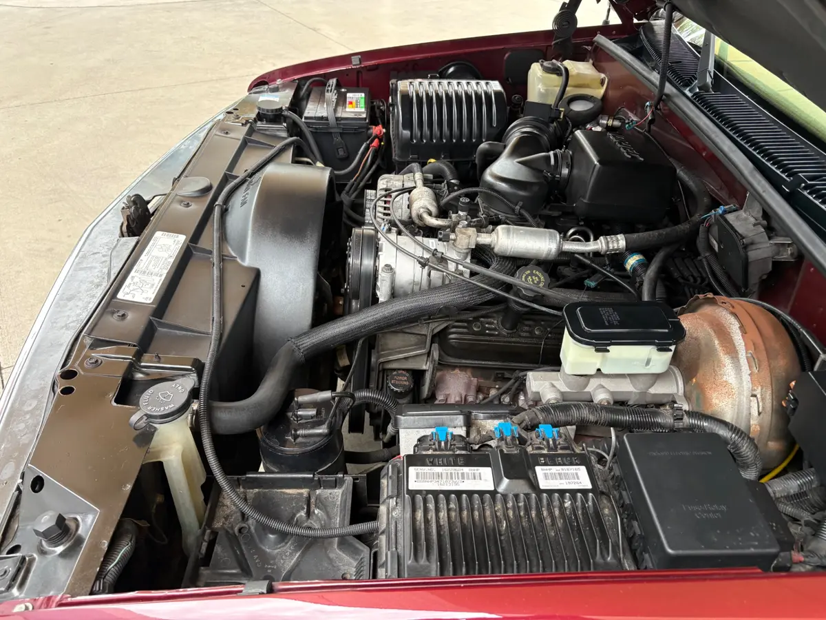 Vehicle photo 30