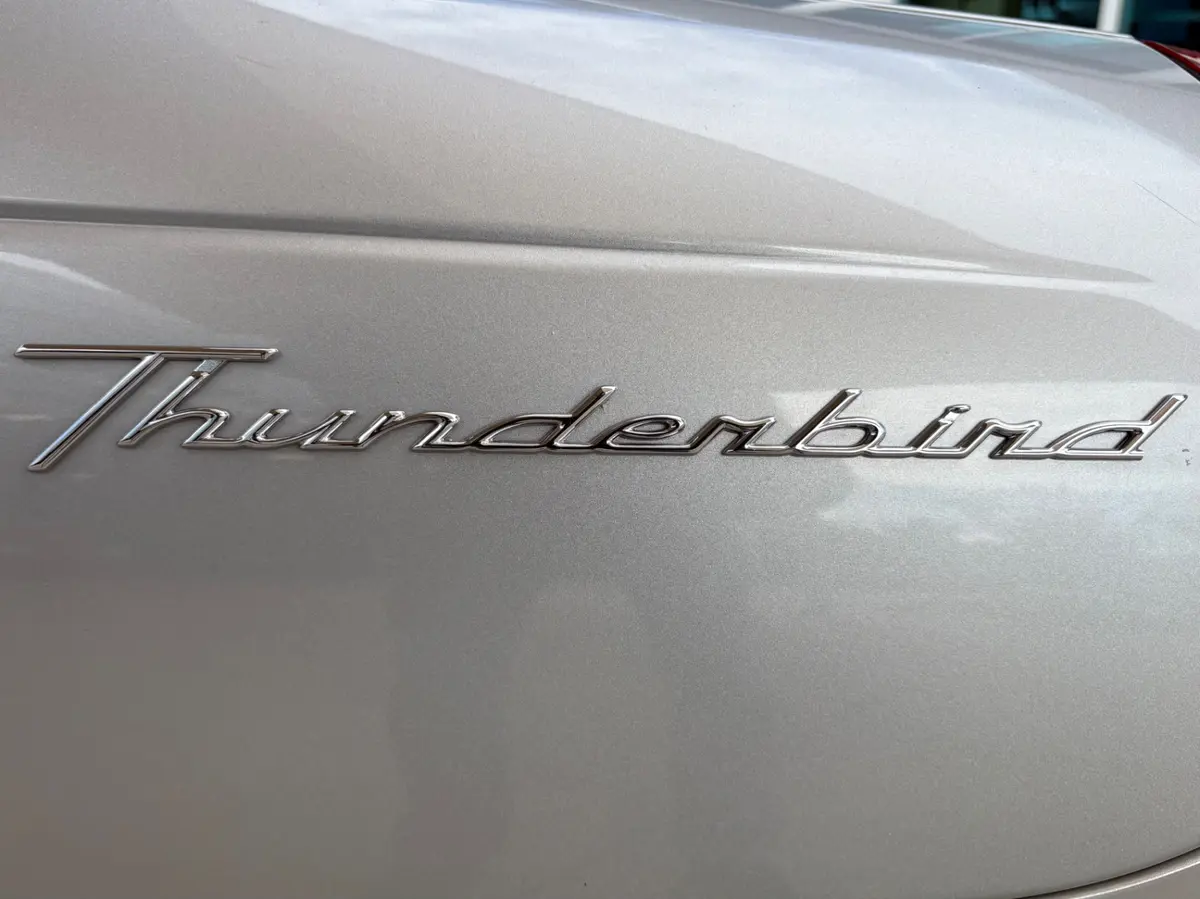 Vehicle photo 29