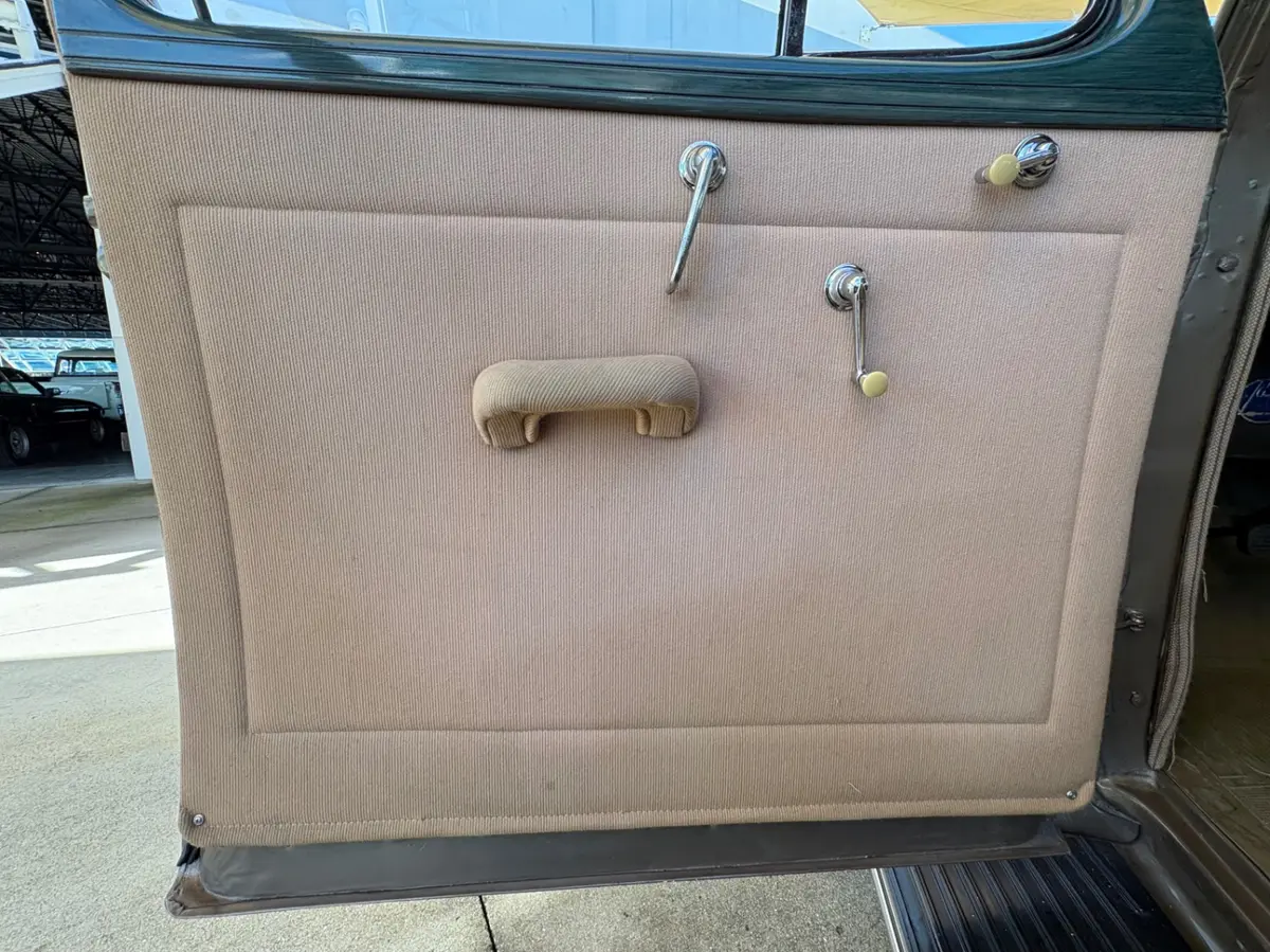 Vehicle photo 26