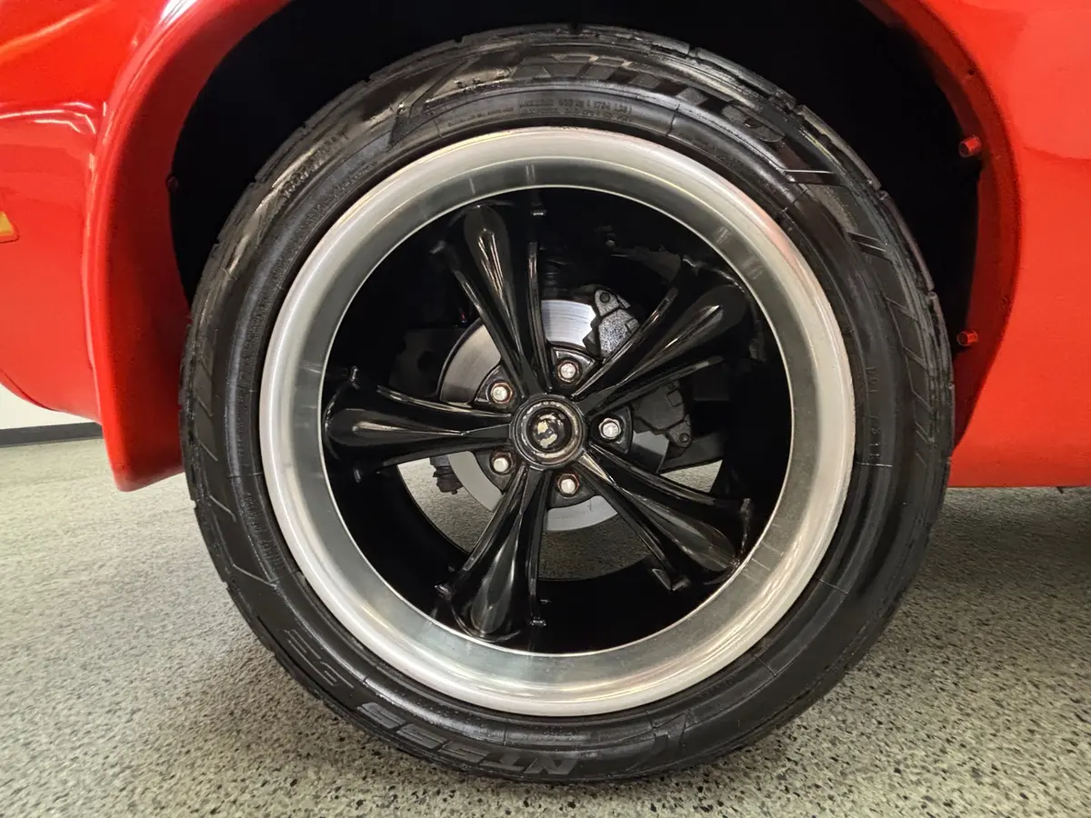 Vehicle photo 10