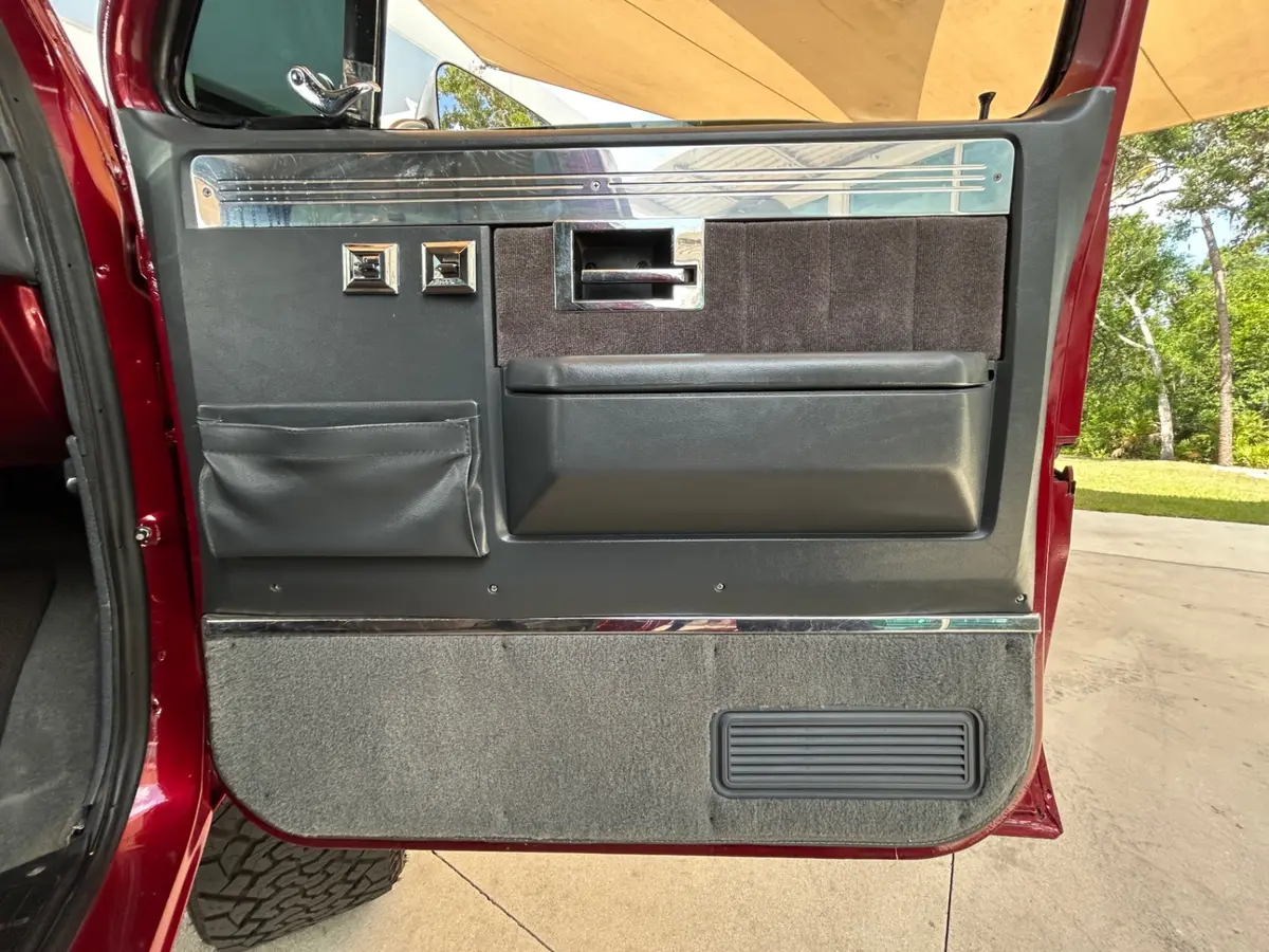Vehicle photo 33